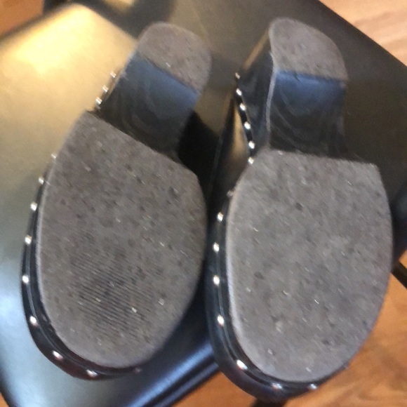 Size 8.5 xhilaration Clogs - Picture 4 of 5